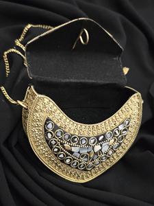 กระเป๋าคลัทช์โมเสกโลหะพร้อมสายไข่มุก งานแฮนด์เมดสลักลาย สำหรับเจ้าสาวและงานเลี้ยงสังสรรค์สุดหรู - Product Image 2