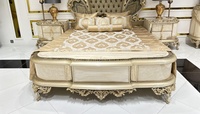 Ensemble de chambre à coucher de luxe en teck massif, sur mesure, traditionnel, capitonné or, lavable, sculpté, avec 2 tables de chevet pour hôtel/villa