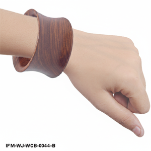 Brazalete de madera ancho hecho a mano con acabado de nogal curvado y cóncavo, joyería llamativa de madera estilo bohemio para mujer - Product Image 3