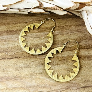Pendientes Geométricos de Latón Tribal con Baño de Oro de 18k, Diseño de Rayos de Sol, para Mujer, Venta al por Mayor/OEM/ODM - Product Image 4