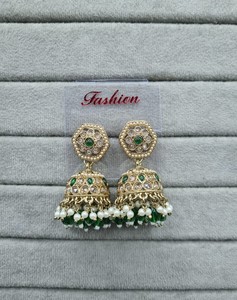 Elegantes Pendientes Jhumka Chapados en Oro Antiguo, Pendientes Jhumki con Perlas y Piedras Kundan Tradicionales Indias, Joyería Étnica para Mujer - Product Image 2