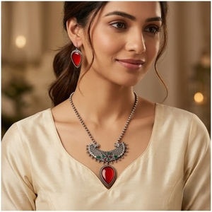 DIVYORO Conjunto de collar y pendientes con colgante de piedra roja y verde de estilo clásico para mujer con longitud ajustable - Product Image 4