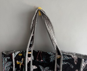 Sac à bandoulière matelassé pour femme, sac fourre-tout imprimé, sac à main à bandoulière rayée, sac de transport décontracté pour usage quotidien, cadeau pour elle - Product Image 4