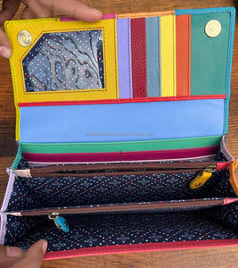 หนังรีไซเคิลแฮนด์เมดมีสไตล์พิมพ์สัตว์คลัทช์ที่ไม่ซ้ํากันผู้หญิงหลายสีกระเป๋าขายร้อนกระเป๋าสตางค์หนังรีไซเคิลที่สวยงาม - Product Image 6