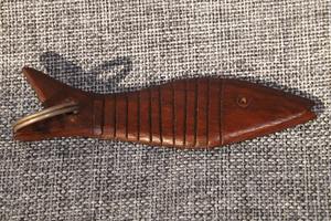 Peces de madera móviles en llavero - Product Image 3