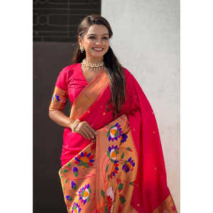 Sari en soie Paithani rose avec concept demi-demi, grande bordure tissée Zari, écharpe et châle traditionnels par Elite Weaves - Product Image 2