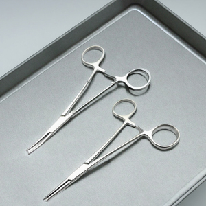 คีมหนีบหลอดเลือด Hemostat Mosquito Forceps แบบโค้งและตรง ฟันเหล็กกล้าไร้สนิม สำหรับการผ่าตัดขนาดเล็ก ชุดเครื่องมือผ่าตัดด้วยมือ ได้รับการรับรองมาตรฐาน CE - Product Image 3
