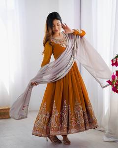 Vestido Largo Anarkali Tradicional Indio-Pakistaní, con Lentejuelas y Bordados, en Georgette Pesado, Corte Entallado, Ideal para Diwali, Gran Venta - Product Image 5