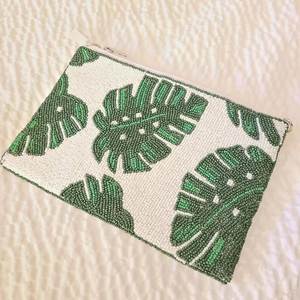 Monedero de Viaje Moderno y Personalizable con Bordado de Cuentas, Estilo Étnico, Hecho a Mano, Promocional, con Cierre - Product Image 2