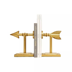 Sujetalibros con Forma de Flecha Chapados en Oro, Accesorio Decorativo de Metal Escultural para Oficina y Hogar, Estilo Moderno, 2 Piezas - Product Image 4