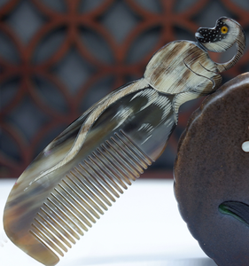Peine de Cuerno de Búfalo con Mango, Artesanía Natural, Regalos Hechos a Mano, Peine de Cuerno de Búfalo para el Cabello, Tamaño Personalizado, Alta Calidad - Product Image 1