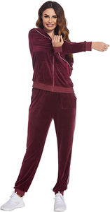 Ensemble de survêtement en velours personnalisé avec logo, comprenant un haut court, un sweat-shirt, un pantalon de jogging et un sweat à capuche pour femme - Product Image 6