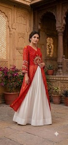 Conjunto de Lehenga Choli Navratri para Mujer Noiir Pigeon con Estampado Bandhani Leheriya y Parches Kutchi, Rayón Sin Arrugas - Product Image 3