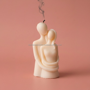 Bougie Figurine Luxe Embrace – Décoration Esthétique Neutre Faite à la Main pour Espaces Bien-être - Product Image 5
