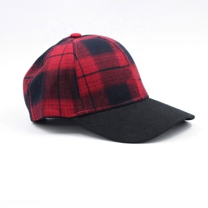 Gorra de Béisbol Roja con Diseño Geométrico a Cuadros, Estilo Unisex - Product Image 3