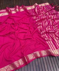 Sari Festivo Premium con Acabado Teñido a Mano, Borde Jari y Pallu Adornado con Borlas - Product Image 3