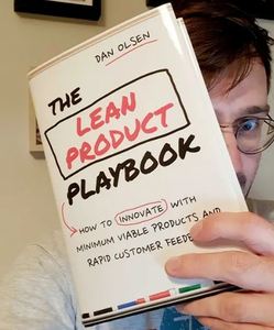 The Lean Product โดย แดน โอลเซ่น หนังสือปกอ่อน คู่มือการจัดการผลิตภัณฑ์และการเริ่มต้นธุรกิจ หนังสือขายดี - Product Image 1