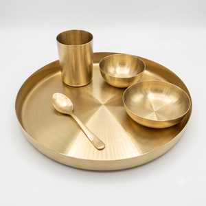 Service de table de luxe rond en métal bronze 24 pièces avec finition dorée en relief, écologique, durable et compatible lave-vaisselle - Product Image 2