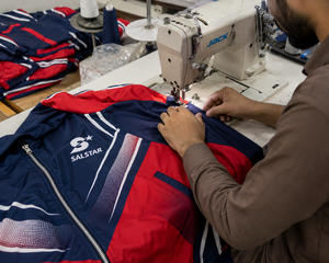 Chaqueta Bomber Personalizada al por Mayor |   Chaqueta de Sublimación 100% Poliéster |   Fabricante de Ropa Deportiva OEM - Product Image 5