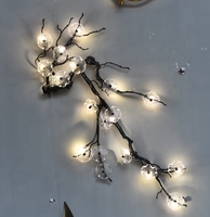 Applique murale ovale en verre motif fleur de prunier avec base en laiton massif, hauteur réglable, télécommande pour intérieurs d'hôtels de luxe - Commande personnalisée