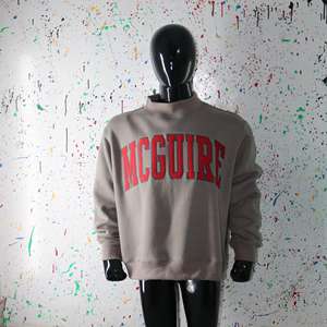 Sudadera MCGUIRE GRIS OSCURO con Cuello Alto, 100% ROJO, Apliques Bordados, Cuello Ancho, Hilos Finos - Product Image 1