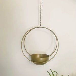 Soporte de hierro premium para colgar macetas que ofrece durabilidad a largo plazo, acabado liso y soporte confiable para plantas. - Product Image 1