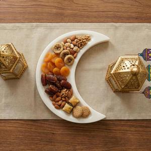 Plateau de service en marbre blanc en forme de croissant de lune, élégant, idéal pour la décoration de la maison, les repas d'Iftar et de Suhoor, et les cadeaux. - Product Image 5