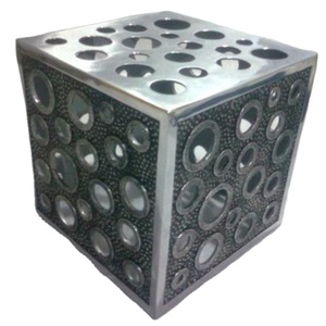 โต๊ะกลางอะลูมิเนียมแบบตัดแนวโบราณ - Product Image 1