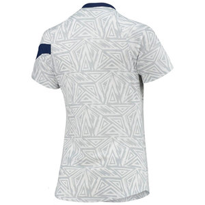 Tela que absorbe el sudor para mantenerlo fresco. Camiseta de fútbol de estilo ajustado para una apariencia atlética. Camiseta de fútbol. - Product Image 5