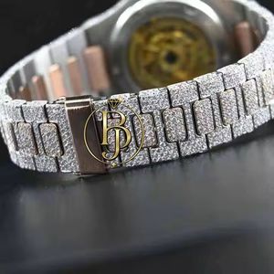 นาฬิกาข้อมือ Briva Luxury Diamond Pave สแตนเลสสตีล โครงกระดูก ควอตซ์ อนาล็อก กระจกเคลือบสีขาวทอง  กันน้ำ 10 บาร์ ขนาด 25 มม. - Product Image 4