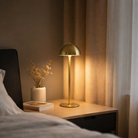Lampe de bureau LED moderne en fer personnalisée, lampe de chevet fine en forme de champignon, lampe de table sans fil à piles avec commande tactile