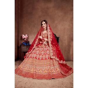 Lehenga Choli brodé de couleur rouge flatteuse, vêtements de mariée de créateur par Zeel Clothing - Product Image 3