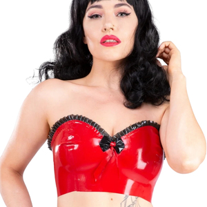 Haut corset sans bretelles en latex rouge avec bordure noire et détail nœud - Product Image 3