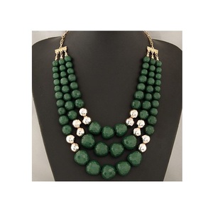 Collar con Colgante de Cuentas de Resina Personalizadas, Joyería Artística Hecha a Mano con Epoxi, Regalo Colorido y Moderno para Mujer, Proveedor Mayorista - Product Image 1