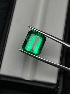 Esmeralda Natural Suelta, Corte Octogonal, Gema Verde de 5.66 Quilates, Origen ZM, para Joyería - Product Image 6