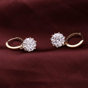 Boucles d'oreilles classiques en diamants de laboratoire, en promotion, pour un usage quotidien et un confort décontracté, disponibles au prix export. - Product Image 4