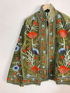 Chaqueta de Terciopelo Verde Oliva Estilo Boho Chic para Mujer, Bordado Floral Suzani, Patrón Étnico, Ropa de Abrigo Vintage para Otoño e Invierno - Product Image 3