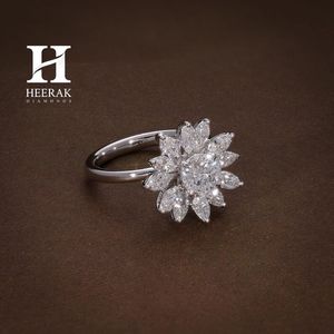 Bague de fiançailles de luxe en or blanc 14 carats avec diamants de laboratoire floraux effet soleil, sertie de diamants marquise et ronds brillants en grappe, pour mariage - Product Image 3
