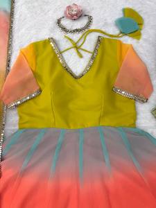 Ensemble indien pakistanais dégradé en Foux Georgette, style Anarkali, avec blouse à col en V, Dupatta et bordure en strass, longueur au sol, séchage rapide - Product Image 6