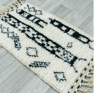 Tapis noué marocain de luxe noir et blanc en coton, noué à la main, rembourré, résistant aux taches, antidérapant, pour prière, salon, hôtel, à poils longs - Product Image 1
