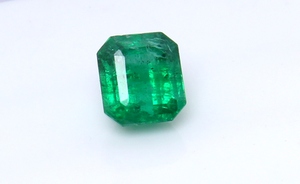 Esmeralda Natural de Corte Octogonal, Piedra Preciosa Suelta, Certificada por IGI, Marca GEMS INTERNATIONAL, 9.3x8.3x6.7mm, 3.53 Quilates, para Joyería - Product Image 1