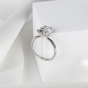 แหวนเพชรรูปไข่ 2.66 กะรัต รับรองโดย IGI สี E ความสะอาด VVS2 ทองคำขาว 14K แหวนหมั้น แหวนขอแต่งงาน ของขวัญเครื่องประดับ - Product Image 6