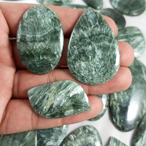 Radha Arts - Cabochon en Séraphinite Verte Naturelle Lisse, Pierre Précieuse en Vrac, 20-35mm, pour Fabrication de Bijoux Faits Main, Fournitures DIY - Product Image 1