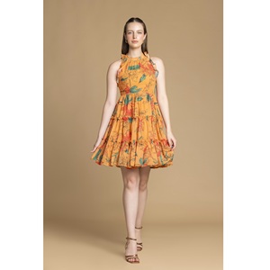Robe légère évasée de haute qualité pour femmes, imprimé lotus jaune, tenue de plage pour les vacances d'été, disponible en gros - Product Image 1