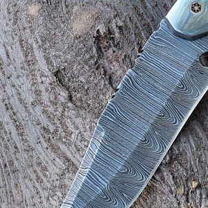 Couteau de chasse/camping artisanal en acier Damas, lame fixe personnalisable OEM pour l'extérieur, manche en bois, garantie 3 ans, acier - Product Image 4