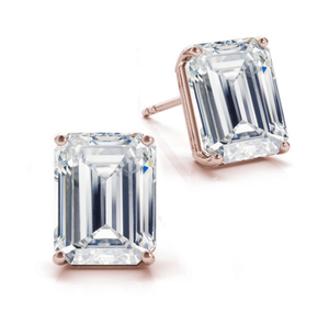 Boucles d'oreilles clous classiques en or 10 carats avec diamant taille émeraude (naturel) à quatre griffes - Product Image 2