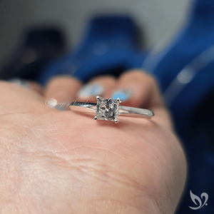Anillo de Compromiso con Diamante Cultivado en Laboratorio, Corte Princesa, 0.50CT, Certificado IGI, Solitario en Oro Sólido de 10k, Moderno - Product Image 5