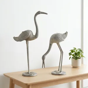 Par de Esculturas de Grullas Metálicas Hechas a Mano con Acabado Envejecido, Figuras Minimalistas de Aves para Decoración de Mesa - Product Image 5