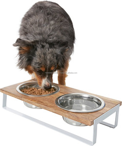 Alimentador elevado para perros con estilo moderno con comedor doble de acero superior de madera natural para perros - Product Image 1