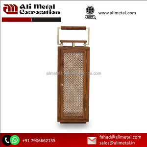 Lanterne en bois Serene Glow pour la détente avec compartiment Fait à la main pour la décoration et la personnalisation du jardin et du mariage - Product Image 4